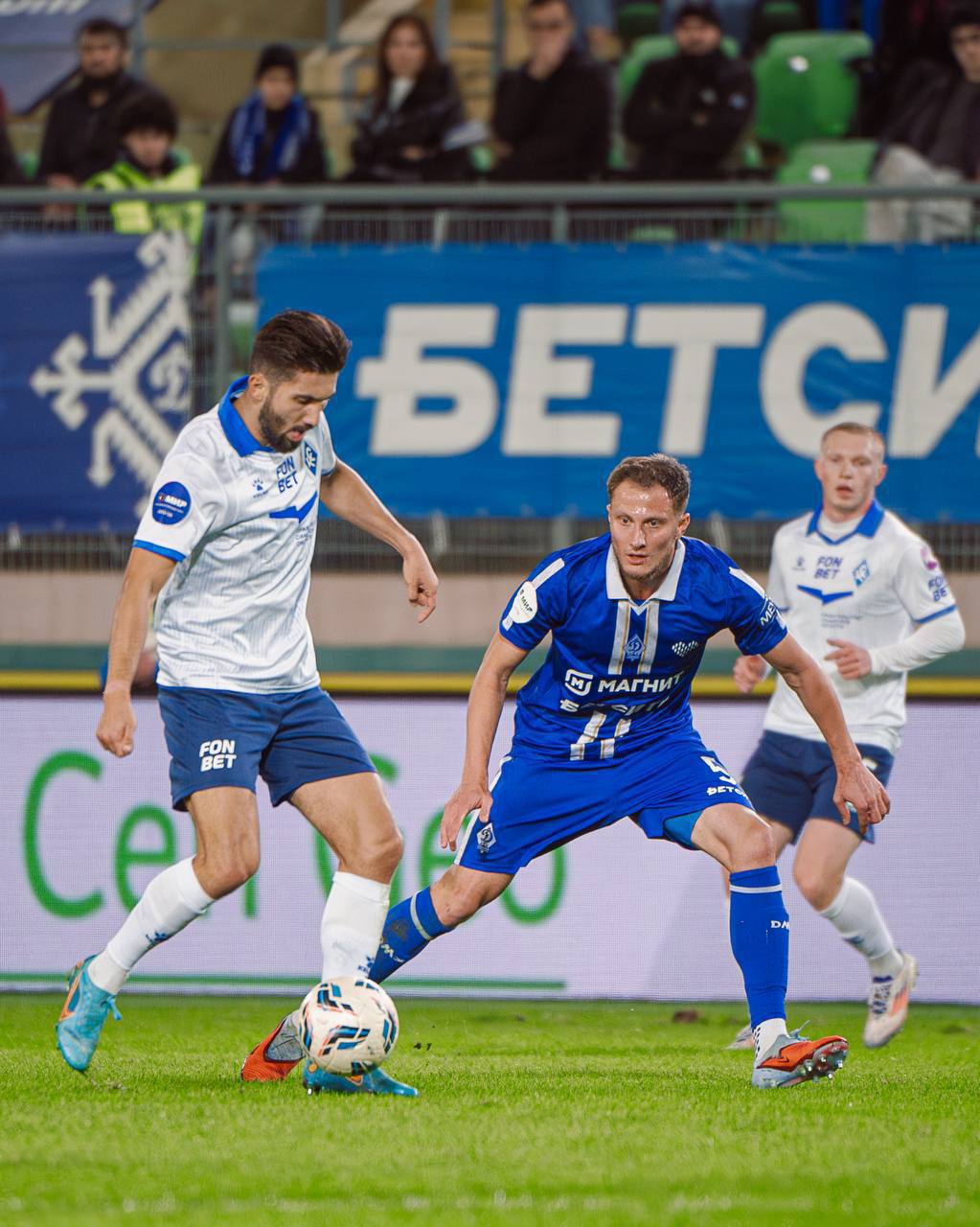 Махачкалинское Динамо со счётом 2 0 на своём поле обыграли самарские Крылья Советов ГТРК Дагестан www gtrkdagestan ru RUTUBE SMOTRIM