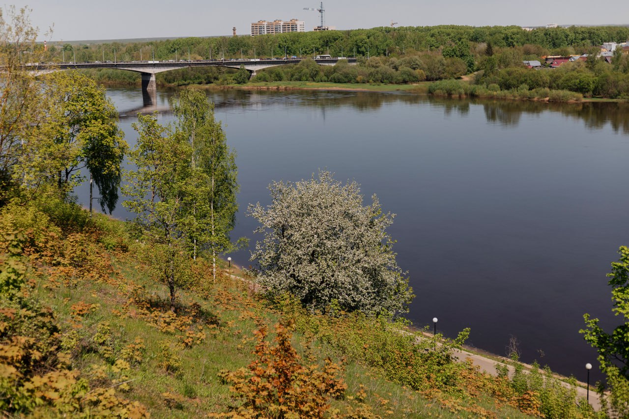 В Кирове на реке Вятка перевернулась моторная лодка. В ней находилось четыре человека, сообщили в ГУ МЧС России по Кировской области. Произошло это 25 мая в районе Коминтерна. Люди самостоятельно выбрались из воды. Госпитализация им не потребовалась.