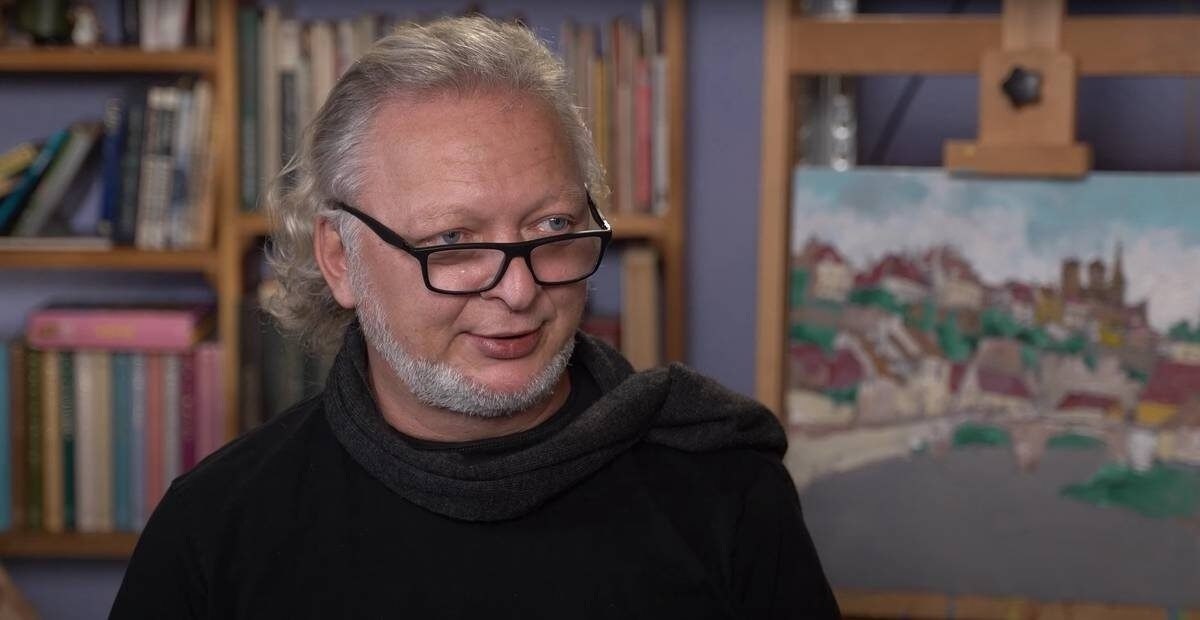 Против создателя Масяни завели новое уголовное дело Как пишет Baza 58 летний аниматор Олег Куваев допустил два административных нарушения связанных с его статусом иноагента из за чего против него начали уже уголовное производство Осенью 2023 году против покинувшего Россию художника завели уголовное дело о призывах к деятельности направленной против безопасности государства Поводом для этого послужила антивоенная серия мультфильма Масяня Вскоре российские власти объявили Куваева в розыск Задонатить через бота Patreon Boosty