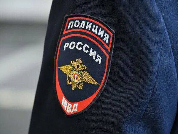 Неизвестный искалечил молодого человека на пляже во Владивостоке 23-летний парень со своими друзьями отдыхали на пляже в поселке Аякс. Когда молодые люди направилась к автобусной остановке, потерпевший вместе с незнакомым мужчиной зашел в лес, а после вернулся с резаными ранами. Сейчас молодой человек находится в больнице. После лечения он пройдет судебно-медицинскую экспертизу для определения степени тяжести вреда. Злоумышленника разыскивают. Источник: