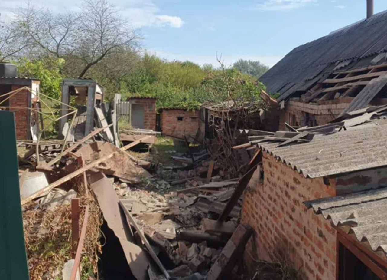 В Калиновке два человека пострадали в результате обстрела ВСУ, сообщил Владимир Сальдо По словам губернатора, ранены двое мужчин. Пострадавшие доставлены в больницу с осколочными ранениями и травмами. Кроме того, в результате атак ВСУ были повреждены ЛЭП в Горностаевке, Голой Пристани и Новой Каховке. Более 10 тысяч жителей оставались без света. Электроснабжение было оперативно восстановлено. ПОДПИСАТЬСЯ НА ТАВРИЮ