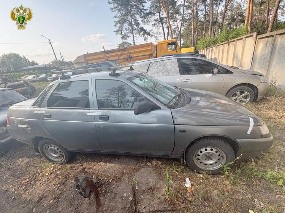 В ЛНР суд конфисковал автомобиль у пьяного водителя В Старобельском районе суд конфисковал автомобиль у 25-летнего местного жителя, управлявшего транспортным средством в состоянии опьянения и ранее лишённого водительских прав. Об этом сообщила пресс-служба прокуратуры ЛНР. В январе 2025 года сотрудники ДПС задержали мужчину, у которого медицинское освидетельствование подтвердило состояние опьянения. Учитывая, что он уже привлекался к административной ответственности и был лишён прав, Старобельский районный суд, поддержав позицию прокуратуры, вынес приговор с конфискацией автомобиля. Конфискованное транспортное средство будет передано в зону проведения специальной военной операции. Процесс передачи находится под контролем прокуратуры.