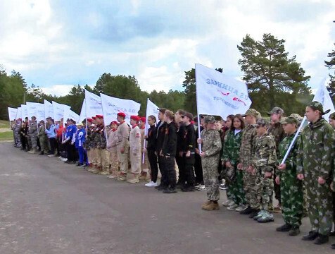 Региональный этап "Зарница 2.0" стартовал в Калужской области В Козельском районе стартовал областной этап Всероссийской военно-патриотической игры "Зарница 2.0". В борьбе за звание лучших сойдутся 57 команд. Первая группа – это школьники 11-13 лет. Испытания для них начались 14 мая. 16 мая на старт выйдут участники от 14 до 17 лет. Соревнования для студентов колледжей и техникумов начнутся позже.