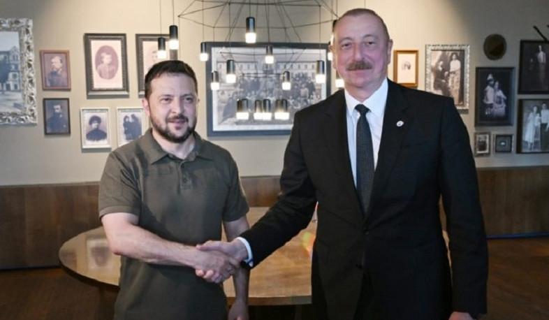 Зеленский заявил, что провёл разговор с президентом Азербайджана Ильхамом Алиевым Поблагодарил его за поддержку Украины, также выразил со стороны Украины поддержку в ситуации, когда Россия «угрожает» Азербайджану — поделился деталями разговора Зеленский.