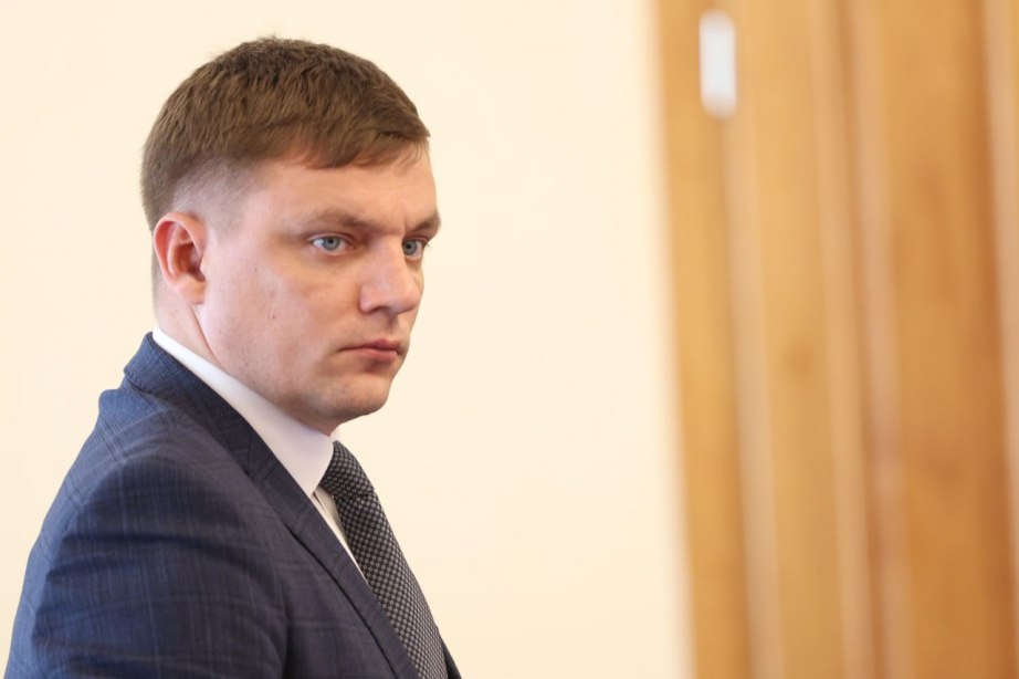 И еще кадровые назначения в правительстве Хабаровского края И.о. министра строительства края назначен Александр Мелихов. Ранее он руководил министерством экономического развития и торговли Оренбургской области. На должности заместителя главы администрации губернатора: Сергей Дмитриев будет курировать реализацию внутренней и информационной политики в регионе. Григорий Закиров – вопросы оказания помощи воинским подразделениям, участвующим в СВО. Главное управление обеспечения деятельности губернатора и правительства края возглавил Олег Душутин – курсант региональной программы обучения участников и ветеранов СВО «Герои Vостока». AmurMedia Прислать новость