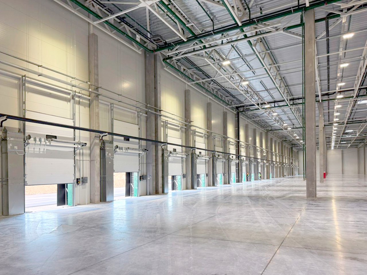 cre news Мультитемпературные склады охватывают 5 предложения в Казахстане Согласно данным IBC Global к концу 2025 года складской фонд Казахстана вырос до 2 203 млн кв м при вакантности 5 7 однако на фоне общего расширения рынка сохраняется острый структурный дефицит объем новых мультитемпературных и холодных складов составил лишь около 12 тыс кв м В 2026 году к реализации заявлен всего один новый склад такого типа А Сталь Азия Подробнее   cre ru news 100822