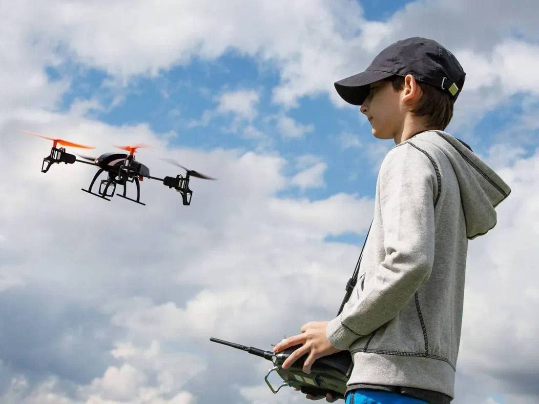 Российских школьников будут учить собирать дроны и управлять ими Соответствующие знания дети будут получать на уроках по основам безопасности и защиты родины Это пишет РИА со ссылкой на документы правительства РФ UFA RB Подписаться Прислать новость Подпишитесь на нас в МАХ