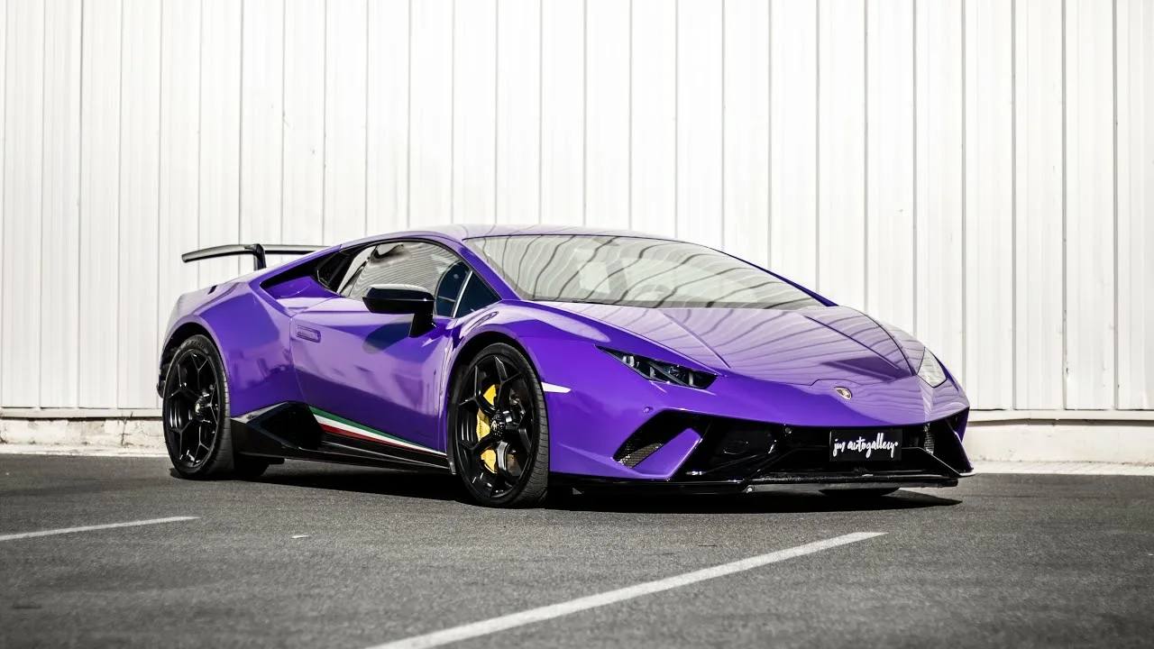 В Татарстане число автомобилей класса люкс увеличилось до 389 единиц Самой дорогой из них стала модель Aston Martin налог на которую составляет 380 тысяч рублей Количество дорогостоящих машин растет а значит растет и благосостояние наших граждан отметил руководитель Управления ФНС по Республике Татарстан Подписаться КазанДА