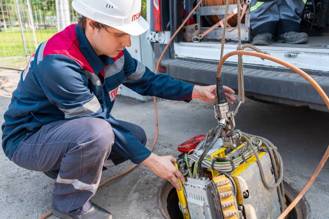 Более 1 6 тысяч дефектов на трубах предотвратили в Петербурге в 2025 году Более 1 6 тысяч дефектов на трубах удалось предотвратить с помощью современным методам диагностики в Петербурге в 2025 году Роботизированные комплексы и акустические датчики позволили выявить проблемные участки и провести превентивный ремонт Роботы диагносты обследовали 19 километров трубопроводов обнаружив 588 проблемных участков Почти 2 километра труб были заменены заранее пресс служба Смольного Читай нас в MAX Читай нас в Telegram