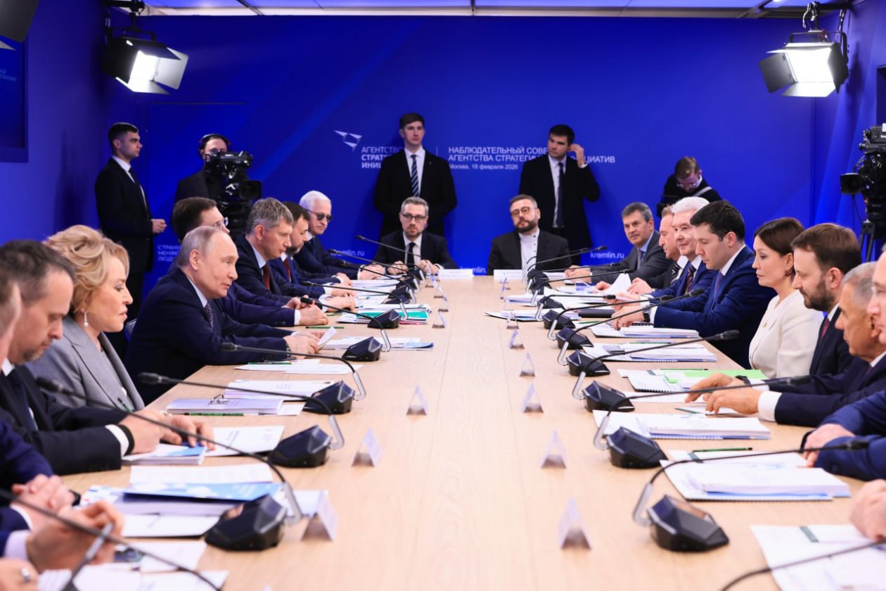 Сахалинская область впервые вошла в топ 5 регионов по качеству жизни На заседании Наблюдательного совета АСИ под председательством президента Владимира Путина подвели итоги рейтинга за 2025 год Островной регион поднялся с седьмого на пятое место продемонстрировав значительный рост Рейтинг строится на 149 показателях и опросах жителей Глава АСИ Светлана Чупшева отметила что Сахалинская область стала одним из лучших регионов в поддержке семей с детьми Кроме того область третий год сохраняет позиции в топ 4 по инвестиционной привлекательности а медицина признана самой доступной в стране Подробнее в материале Фото АСИ   SakhalinMedia в       подпишись 18