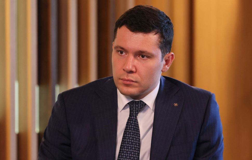 Биоэкономика становится новым ядром российской промышленности Как отметил глава Минпромторга Антон Алиханов стратегия развития до 2050 года строится на глубокой переработке возобновляемого сырья внутри страны Это позволит заместить импортные компоненты от аминокислот до биополимеров собственными разработками с высокой добавленной стоимостью В рамках профильного нацпроекта уже запускаются реальные производства в химии фармации и АПК Государство поддерживает такие инициативы через льготные займы и научные гранты обеспечивая переход от сырьевого экспорта к полноценному технологическому лидерству на новых рынках Развёрнутое интервью на сайте ТАСС МПТ ЛНР MAX