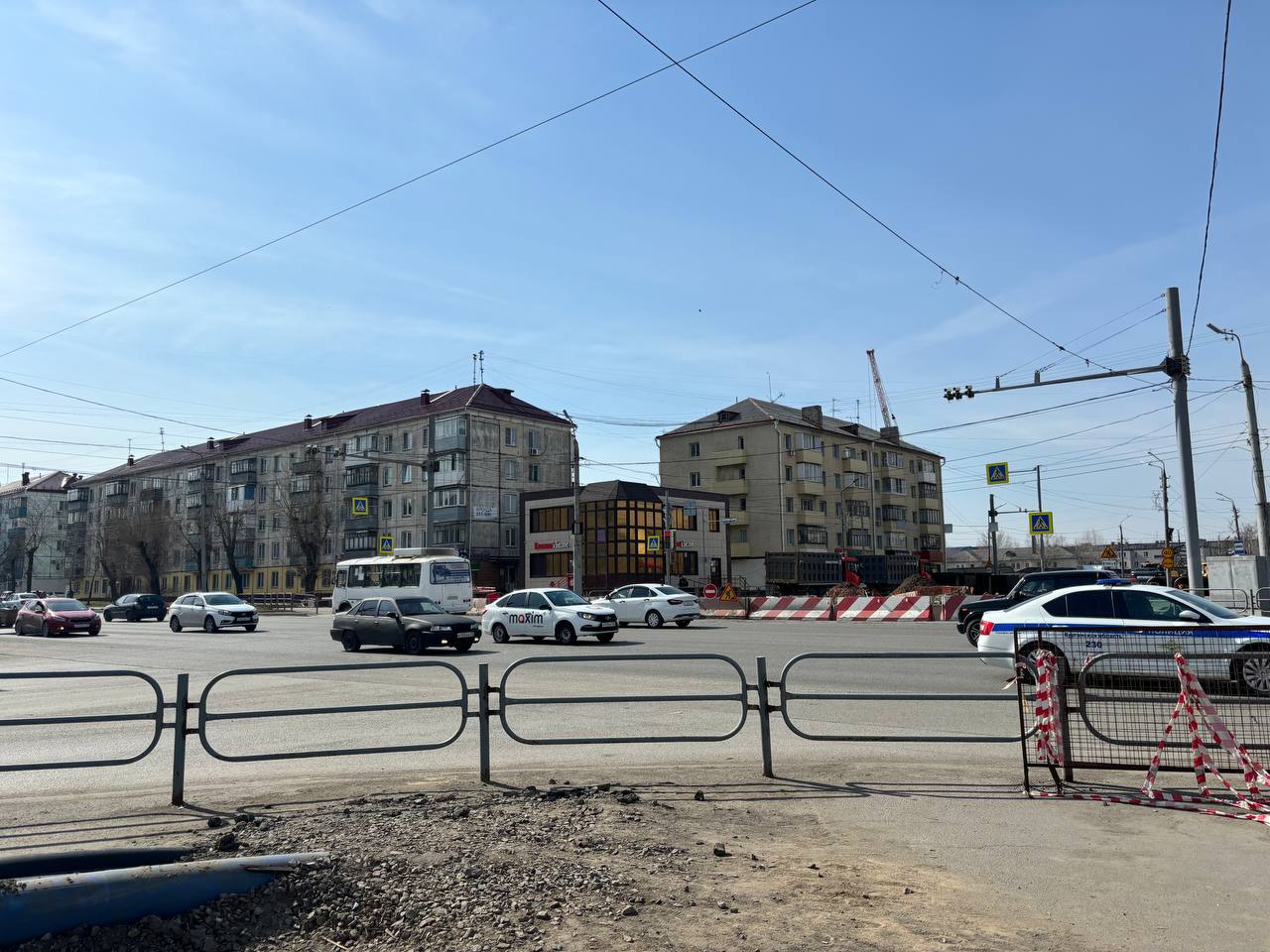 27 мая, начиная с 09:00, будет полностью закрыт для проезда перекресток Машиностроителей-Дзержинского. «Водный Союз» проведет замену ветхого коллектора. Все работы на перекрестке с восстановлением первоначального благоустройства будут завершены к 30 июня 2025 года, - сообщили в организации.