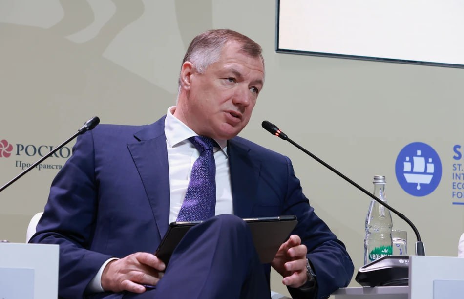 Хуснуллин: кризиса в строительной отрасли в России нет. "У нас кризиса в отрасли сейчас нет. Есть определенные трудности, связанные с финансированием и высокой ставкой по ипотеке, но кризиса у нас как такого нет", - заявил в интервью РИА Новости на ПМЭФ вице-премьер Марат Хуснуллин. Вице-премьер уточнил, что еженедельно в режиме штаба обсуждает с губернаторами, что происходит с продажами квартир и с вводом объектов недвижимости.