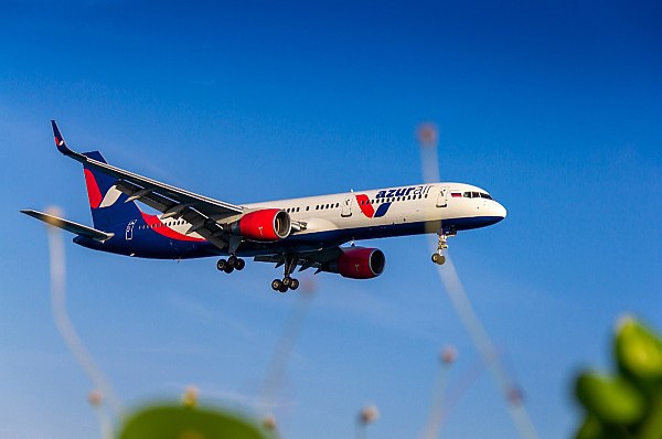 Авиакомпания AZUR air увеличивает частоту полетов из Казани в Даламан Авиакомпания AZUR air в летнем сезоне будет чаще летать из Казани в Даламан: с 31 июля частота полетов вырастет до трех раз в неделю. Таким образом, рейсы в Даламан из Международного аэропорта «Казань» будут выполняться по средам, пятницам и воскресеньям. Об этом сообщает AVIA.RU. Рейсы планируются на самолетах Boeing 757-200 на 238 кресел в салоне экономического класса. Как уточнили в пресс-службе авиакомпании, билеты доступны у партнеров AZUR air на туристическом рынке в составе туров. Даламан — одна из ключевых воздушных гаваней средиземноморского побережья Турции. Аэропорт обеспечивает транспортную доступность таких популярных туристических регионов, как Фетхие и Мармарис. Юго-запад Турции — это живописный, спокойный край. Именно здесь берет свое начало знаменитая Ликийская тропа, главный пеший маршрут региона. aviaru.net/n285593