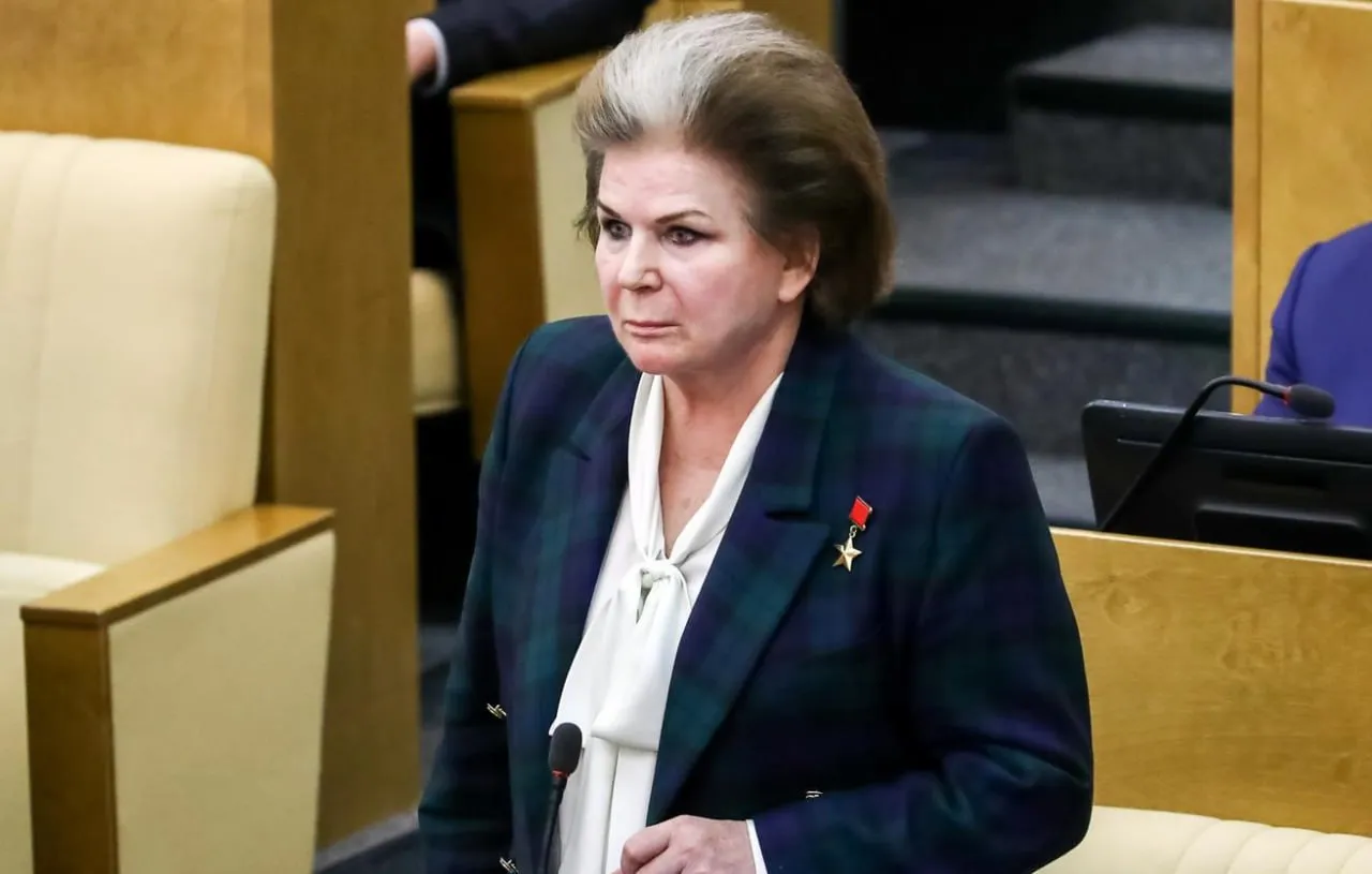 Валентина Терешкова намерена вновь баллотироваться в Госдуму Сейчас ей 89 лет Первая в мире женщина космонавт Валентина Терешкова стала кандидатом в депутаты Госдумы от Ярославской области в IX созыв нижней палаты парламента сообщили на сайте регионального отделения Единой России Где бы я ни находилась я всегда помню о своей малой родине о родном Ярославле здесь живёт моё сердце За прошедшие годы вместе с моими дорогими земляками нам удалось немало сделать для Ярославского региона Но если мне вновь будет оказано доверие то буду стараться сделать ещё больше Продолжу работать для людей как делала это все последние десятилетия заявила Терешкова Терешкова является депутатом Госдумы от Единой России с 2011 года Она возглавляет комиссию ГД по вопросам депутатской этики и входит в комитет ГД по международным делам Читайте меня в MAX   max ru bloodysx