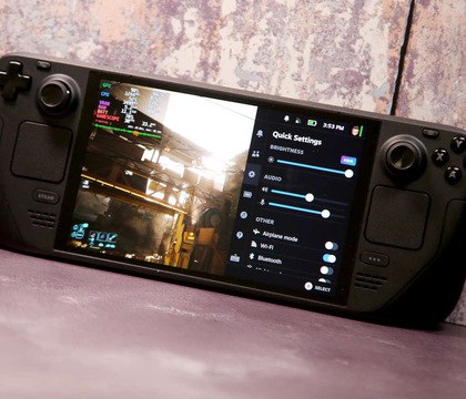 Valve рассказала почему пока не готова выпустить Steam Deck 2 Ресурс IGN взял интервью у инженеров Пьера Лу Гриффе и Язана Альдехайята из компании Valve В ходе беседы в основном обсуждали представленные компанией новинки включая игровой мини ПК Steam Machine Но один из вопросов был посвящен Steam Deck следующего поколения