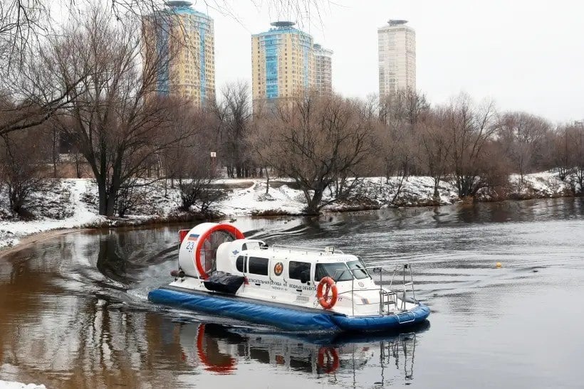 13 декабря. - Столичные спасатели патрулируют городские реки и водоемы в усиленном режиме для предотвращения возможных происшествий, сообщил заместитель мэра Москвы по вопросам ЖКХ и благоустройства Петр Бирюков.