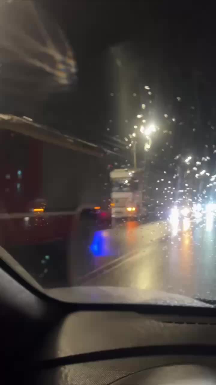 Грузовик загорелся на трассе рядом с Каневской, водитель успел покинуть кабину