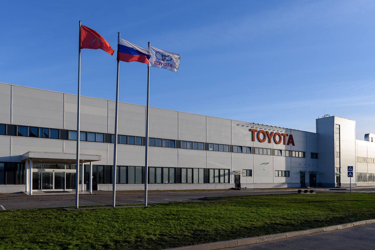 В Шушарах набирают персонал на бывший завод Toyota.  На переданном под производство Aurus заводе Toyota в Шушарах начали искать инженеров, сообщает «Деловой Петербург». Вакансии указывают на расположение рядом с метро, что совпадает с местоположением завода.  О запуске производства Aurus заявляли ещё в мае 2024 года, но позже стало известно, что перезапуск завода отложен.     – жми тут / Прислать новость  #спб #питер #Петербург