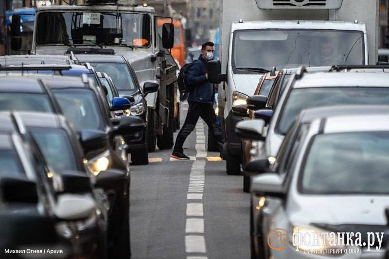 «Ограничения неизбежны». Петербуржцев заранее предупредили о сложностях на дорогах в период проведения ПМЭФ. Форум пройдет с 18 по 21 июня, за месяц до мероприятия, власти города сообщили, что «временные ограничения движения неизбежны для мероприятий такого уровня». Кроме того, несмотря на официальное окончание пандемии, для участников форума сохраняется требование предоставлять отрицательный тест на COVID-19.