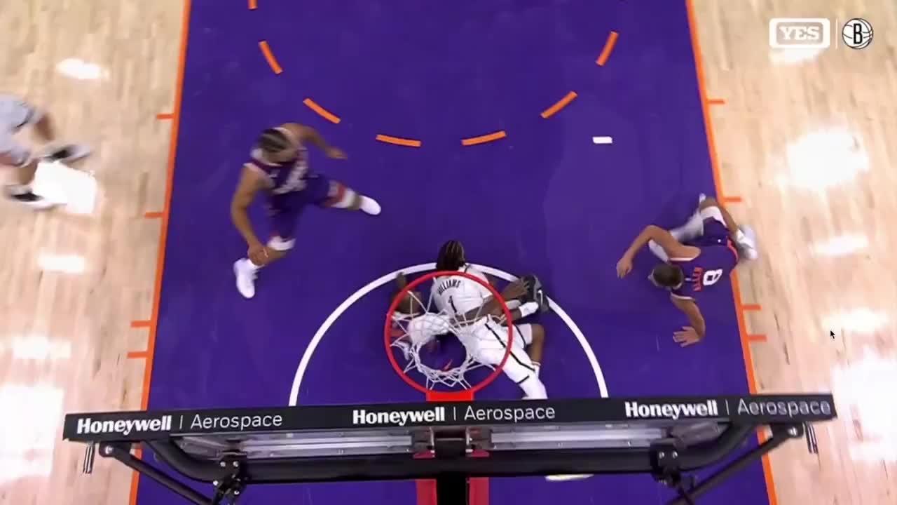 Егор Демин участвует в потасовке в матче Бруклина против Финикса