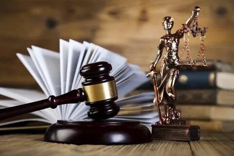 Мужчина пошел в суд из-за оскорблений бывшей жены. Взяв дочку к себе на выходные, Игорь из Челябинской области решил отзвониться экс-супруге и сообщить, что у них всё хорошо. Только в какой-то момент девочка захотела поговорить с мамой по телефону и включила громкую связь — тут-то мужик и услышал, как его называют идиотом и тугодумом. Эти слова так сильно задели тонкую душевную натуру пострадавшего, что он тут же направился в полицию и написал на жену заявление о клевете. КОРОЧЕ НОВОСТИ