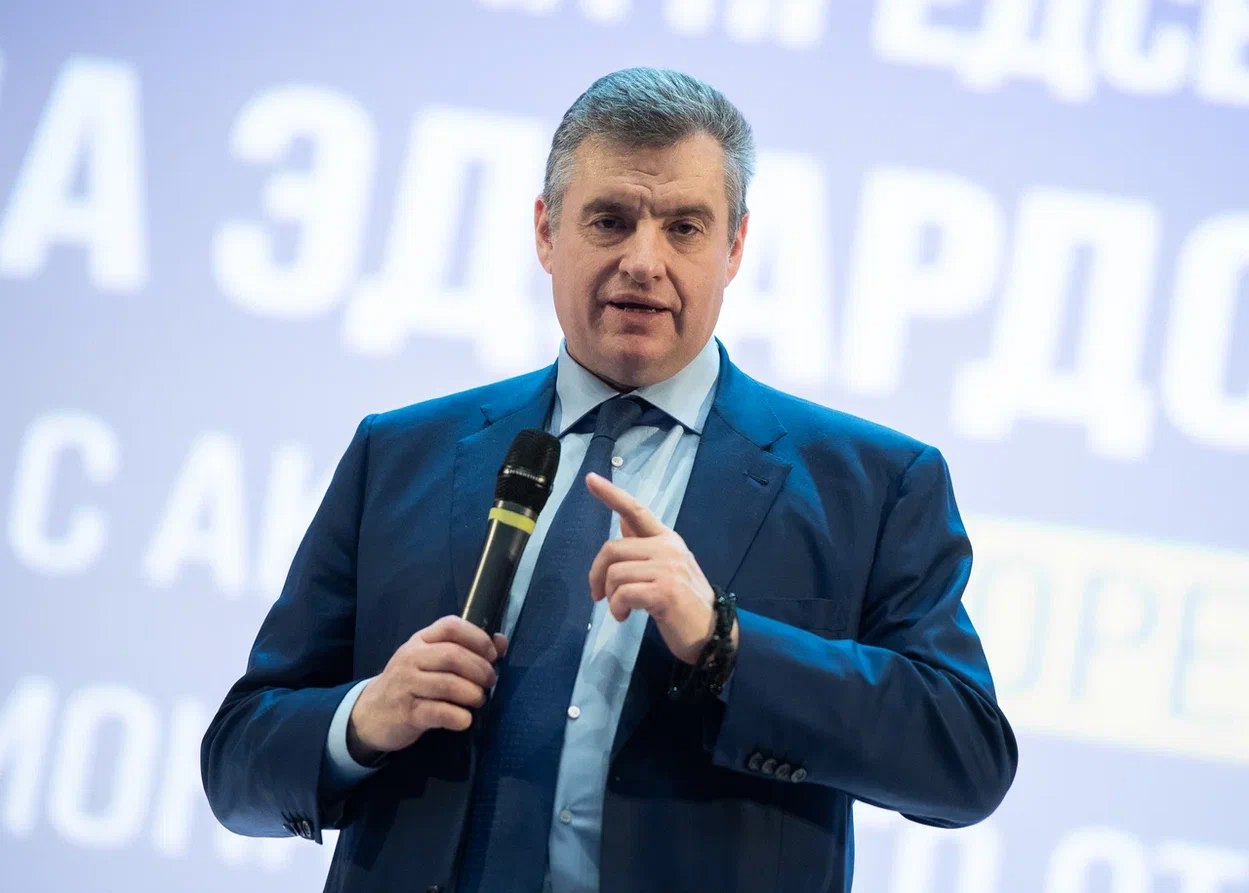 Председатель ЛДПР Леонид Слуцкий заявил о планах партии разработать законопроект о присвоении звания Ветеран труда многодетным матерям воспитавшим трех и более детей Это предложение стало одним из итогов прямой линии с Президентом РФ Владимиром Путиным где обсуждалась поддержка материнства Слуцкий подчеркнул что ЛДПР поддерживает курс на усиление мер поддержки многодетных семей В рамках этой инициативы ЛДПР подготовит пакет законопроектов направленных на социальную сферу поддержку материнства и обеспечение доступности жилья Основной акцент будет сделан на признании материнского труда и распространении мер поддержки на всю страну В Хакасии на сегодняшний день по данным министерства социального развития 10 767 многодетных семей в которых воспитывается 35 894 ребёнка