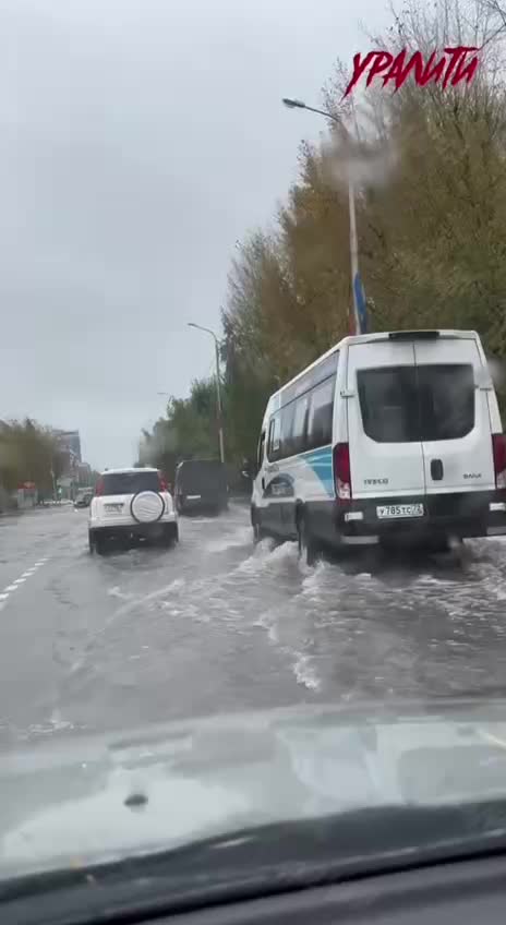 Тюменские коммунальщики и администрация Сургута решают проблемы подтоплений после дождей