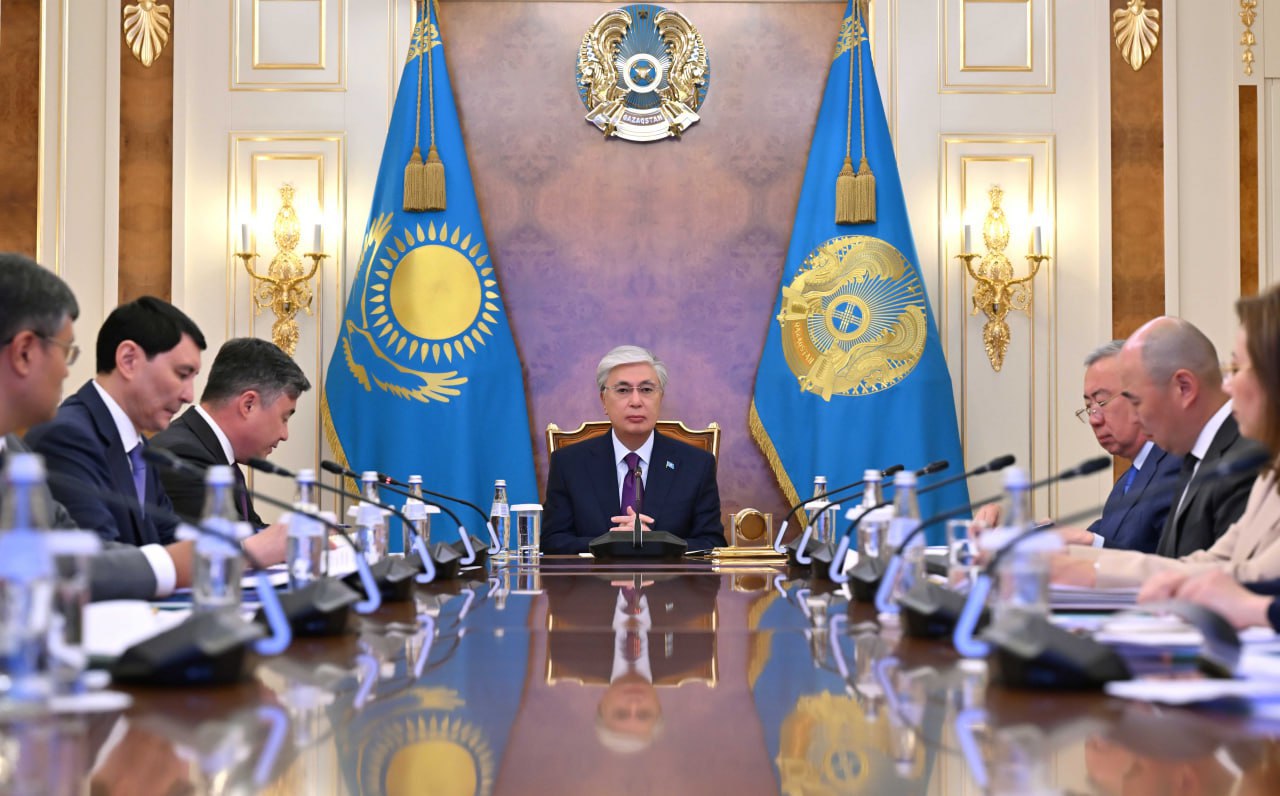 Президент сегодня в Акорде финансовый блок. Токаев принял годовой отчет Нацбанка, заслушал доклады о макроэкономической ситуации, ключевых результатах денежно-кредитной политики, состоянии финансовой системы, международных резервов, активов ЕНПФ и Нацфонда. Обсуждали инфляцию, проект нового закона о банках, золотовалютные резервы и многое другое.