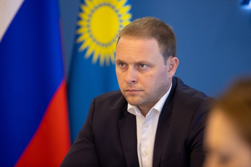 Мэр Анапы Василий Швец подал заявление об уходе со своего поста. Депутаты городского совета приняли его отставку. Швец руководил городом с октября 2020 года. До этого он занимал должность вице-губернатора Краснодарского края, где отвечал за привлечение инвестиций. На государственной службе он работает с 2008 года. ЧП Краснодара и края