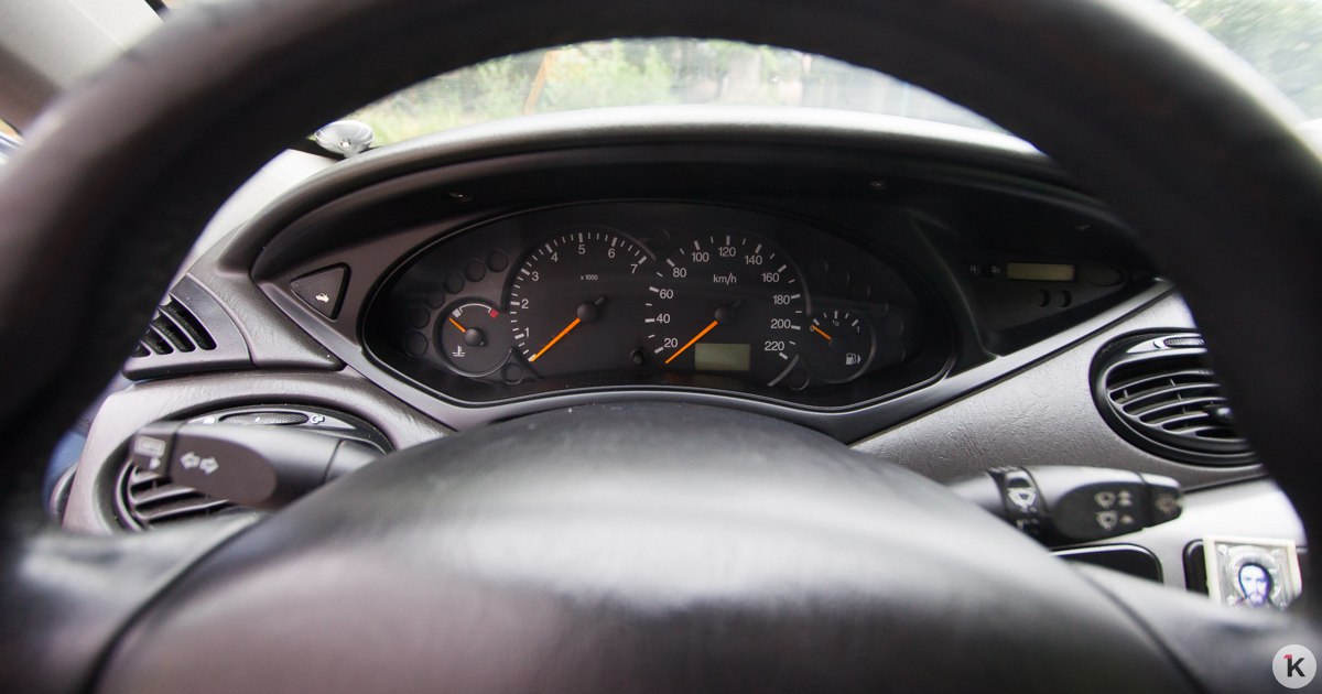 Россия вручила Кубе десять автомобилей марки Москвич Торжественная церемония прошла на территории госпиталя им Сальвадора Альенде в Гаване Мы снова демонстрируем стратегический характер связей которые объединяют наши братские народы заявил старший советник посольства России Сергей Пархоменко Автомобили передали в качестве подарка от правительства Москвы в честь 80 й годовщины Победы в Великой Отечественной войне Москвичи будут использоваться представителями сфер здравоохранения и образования Продукция на которой есть надпись Сделано в России всегда пользовалась высоким спросом среди кубинцев Легендарная марка советских автомобилей Москвич которая очень известна на Кубе вернулась на остров заявил торговый представитель России на Кубе Сергей Балдин