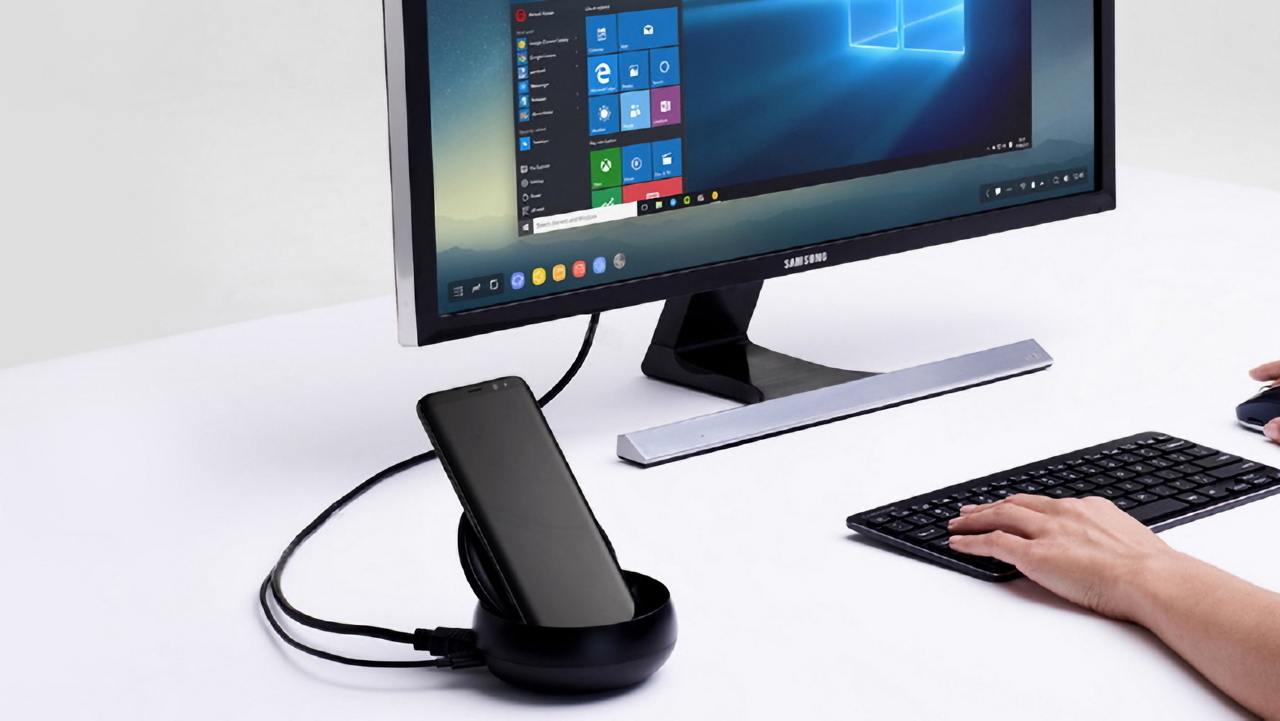 Samsung попрощается с DeX для Windows с выходом OneUI 7  Похоже, что такое решение производитель принял, так как не видит смысла в развитии приложения. На британском сайте Samsung компания призывает покупателей использовать программу «Связь с Windows», которая обеспечивает аналогичную DeХ функциональность, а также работает со всеми Android-устройствами.  Samsung DeX позволял дублировать экран смартфона на ПК с Windows и передавать файлы простым перетягиванием. Приложение ценилось в сообществе фанатов, поэтому вести о скорой отмене поддержки явно разочаруют их.  Кроме того, в OneUI 7 пользователи больше не смогут загружать кастомные боковые панели из Galaxy Store. Сохранённые панели останутся на устройстве, но если их удалить, то скачать заново не получится.    Innovation Station   Новости IT