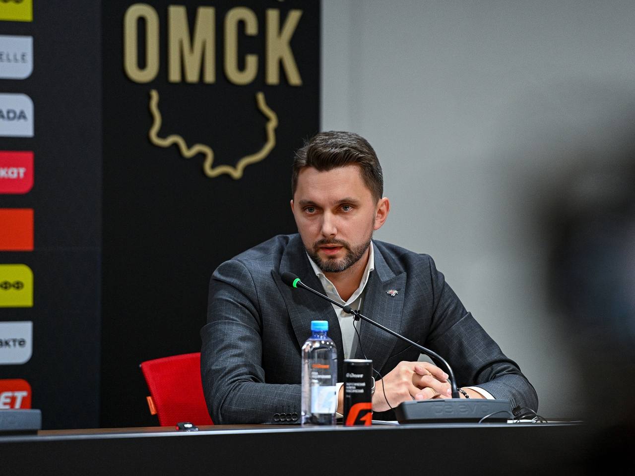 Новым генеральным менеджером ХК «Торпедо» назначен Евгений Забуга  Более 10 лет он проработал в омском «Авангарде», при нем команда завоевала Кубок Гагарина и играла в финалах чемпионата Континентальной хоккейной лиги.  Предложение перейти в «Торпедо» господин Забуга принял в течение одного дня. Он пообещал сохранить подход клуба к развитию молодежи и усилить состав.  Фото: соцсети ХК «Авангард»  Подписывайтесь на «Ъ-Приволжье» Оставляйте «бусты»