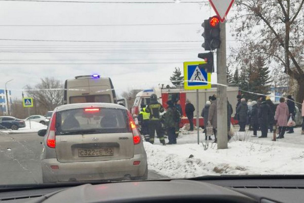 Во Владимирской области в страшном ДТП столкнулись два автомобиля    Во Владимирской области в страшном ДТП столкнулись два автомобиля. Сообщается об одном пострадавшем. На месте работали экстренные службы.  ↗  Прислать новость   Подписаться