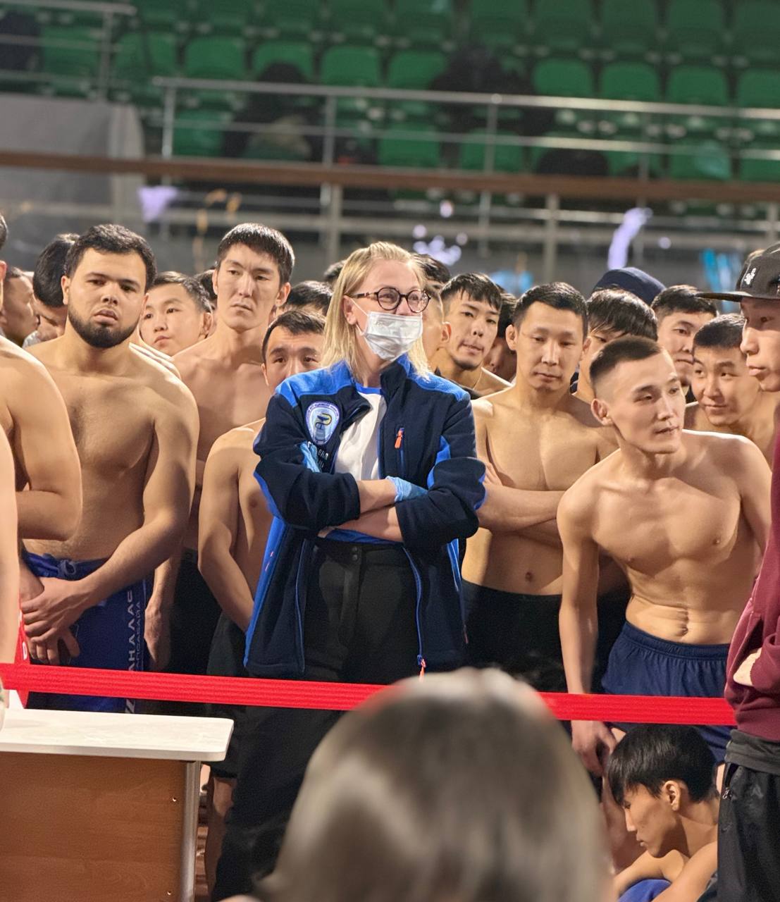 Порядка 500 борцов примут участие на международном турнире Ханалас Хапсагая   Из них около 100 это наши гости спортсмены из зарубежных стран и регионов России Примерно 400 это мастера якутской борьбы Точные данные будут уже скоро после мандатной комиссии Спорт Якутии