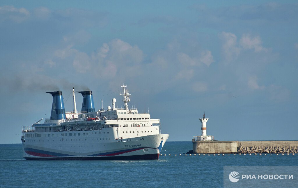 Зарубежные круизы через Азовское море могут возродить В частности речь идет о маршруте Мариуполь Батуми При условии восстановления или постройки пассажирского причала в Мариуполе маршрут могут перезапустить следует из документов правительства Подписаться на РИА Новости