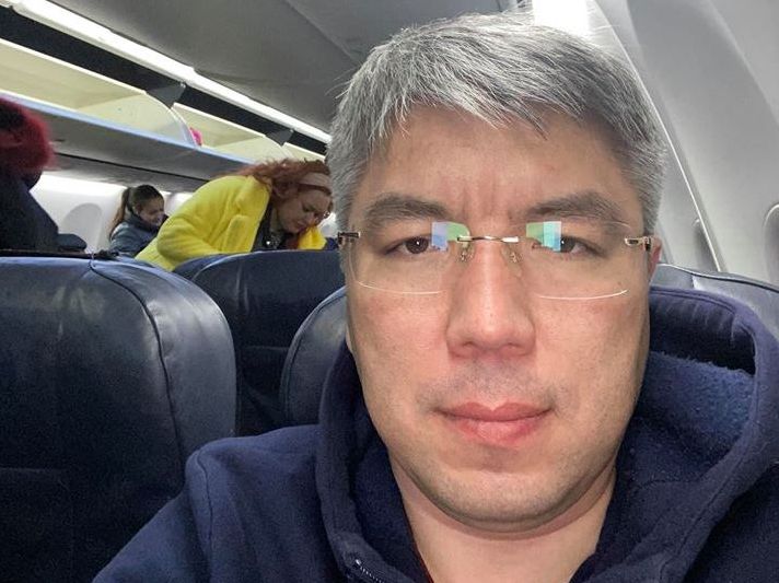 Глава Бурятии рассказал зачем часто летает в Москву Чтобы решать вопросы Утром 19 февраля глава Бурятии Алексей Цыденов вернулся из очередной поездки в Москву Об этом он сообщил в своём MAX канале Езжу туда чтобы напрямую с федеральными министрами и руководителями ведомств решать вопросы по развитию республики пояснил он На этой неделе в течение двух дней также удалось обсудить несколько вопросов Цыденов коротко рассказал о том что сделал в эту поездку авиация Цыденов Москва Далее   www baikal daily ru news 16 516151