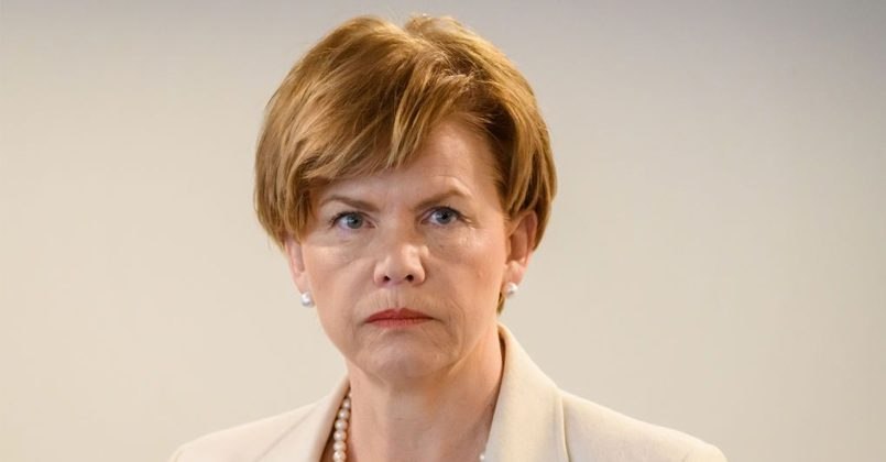 Министр иностранных дел Латвии Байба Браже заявила, что Дональду Трампу не стоит ждать 50 дней, чтобы ввести вторичные санкции против России.  Министр приветствовала заявление Трампа о готовности США предоставить Украине оружие, за которое заплатят европейские союзники, и ввести до 100% тарифы на страны, продолжающие торговать с Россией, если та «не согласится на мир в течение 50 дней». Однако, по её мнению, ждать не нужно, поскольку Россия сохраняет потенциал для продолжения боевых действий.