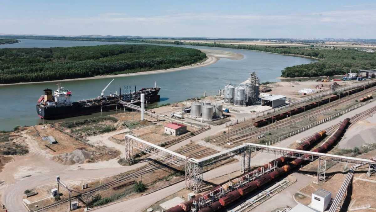 Международный свободный порт Джурджулешты точнее его инфраструктура продан Румынии заявил депутат Европарламента Нику Штефэнуцэ В Молдове считают что заявление преждевременное договор купли продажи не заключен а переговоры еще продолжаются Подробнее по ссылке