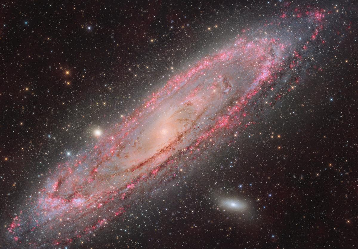 Снимки, попавшие шорт-лист конкурса астрофотографии Astronomy Photographer of the Year 2025 Гринвичская королевская обсерватория обнародовала часть снимков, вошедших в шорт-лист конкурса астрономической фотографии ZWO Astronomy Photographer of the Year 2025. В этом году престижное состязание среди астрофотографов проводится в 17-й раз, а его партнером выступает производитель камер и других аксессуаров для астрономической съемки компания ZWO. Победители во всех категориях будут объявлены в сентябре. Вокруг света. Подписаться