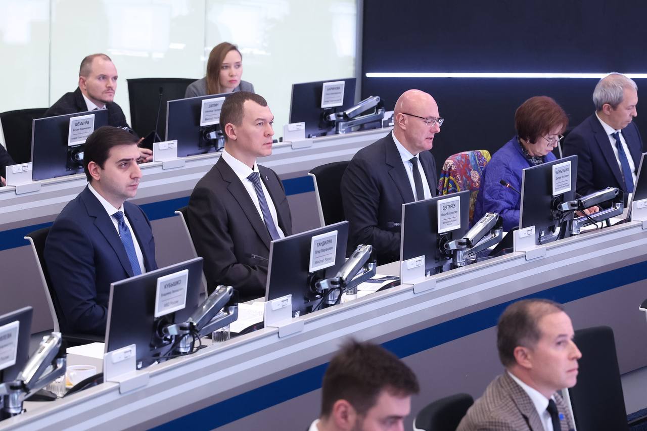 ПУЛЕМЁТ ДЕГТЯРЁВА from Правительство России Дмитрий Чернышенко и Михаил Дегтярев представили рейтинг регионов в сфере спорта Вице премьер Дмитрий Чернышенко провел заседание правительственной комиссии по реализации комплексной госпрограммы Спорт России На нем подвели итоги реализации госпрограммы в 2025 году и обсудили планы на 2026 год Лучшие результаты показали 10 субъектов Липецкая Рязанская Сахалинская Тульская Воронежская Самарская Брянская Калужская Калининградская области Хабаровский край Дмитрий Чернышенко отметил что цели госполитики в сфере физической культуры и спорта определены указом Президента Владимира Путина и Стратегией развития физической культуры и спорта на период до 2030 года Более 60 граждан уже вовлечены в регулярные спортивные занятия Все популярнее становятся некоторые виды подробнее на канале ПУЛЕМЁТ ДЕГТЯРЁВА