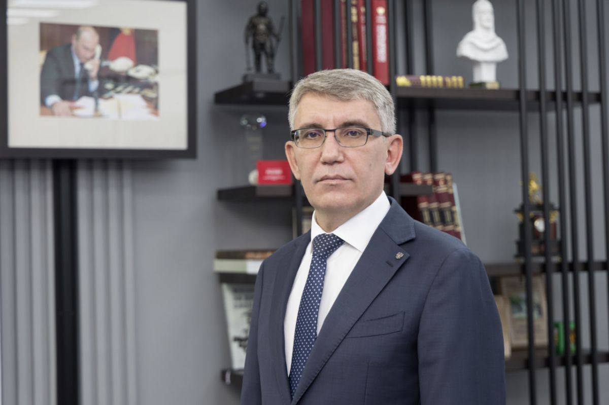 Миляев поздравил туляков 2025 год общих усилий Губернатор Дмитрий Миляев поздравил туляков с наступающим Новым годом подвёл итоги 2025 го и пожелал чтобы 2026 й стал ещё лучше Он отметил что год был временем серьёзной работы новых проектов и значимых достижений в промышленности сельском хозяйстве образовании культуре спорте медицине и инфраструктуре Каждый из вас внес свой вклад в процветание Тульской области поблагодарил глава региона Особые слова признательности тем кто защищает нашу страну в зоне проведения специальной военной операции