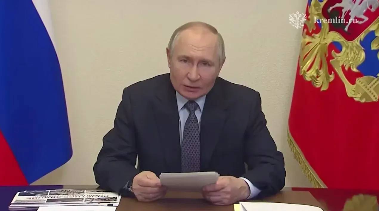 Владимир Путин провел совещание о создании культурно-образовательных и музейных комплексов Мероприятие проводилось в режиме видеоконференцсвязи. С докладами выступили вице-премьер Марат Хуснуллин и глава Минкульта Ольга Любимова. Также губернаторы Севастополя, Приморского края, Кемеровской области и Калининградской области рассказали о ходе строительства объектов в своих регионах. Президент отметил, что часть объектов уже функционирует в составе новых комплексов. «Целый ряд объектов в составе новых комплексов уже действует: это образовательные площадки с отлично оборудованными аудиториями и помещениями для репетиций, где сотни ребят обучаются хореографии, музыке, сценическому мастерству», – добавил глава государства. Вести Севастополь