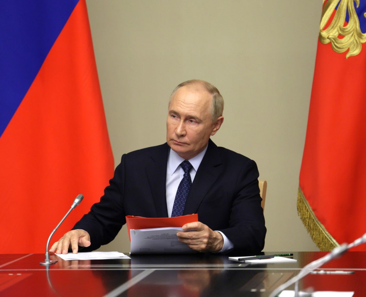 Кремль объявит о том, кто будет представлять Россию на переговорах в Стамбуле тогда, когда президент посчитает нужным, заявил Песков. РФ продолжает подготовку к переговорам, отметил пресс-секретарь российского лидера.