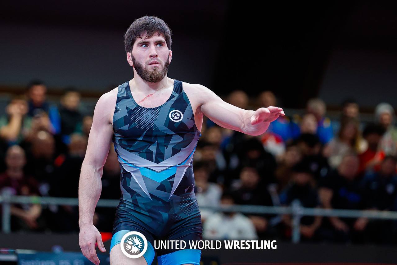 Дагестанский вольник Заур Угуев пробился в финал чемпионата мира в Загребе В полуфинале олимпийский чемпион Токио победил американца Джаксена Форреста 10 3 Завтра в схватке за золото встретится с Мухаммадом Джаваном из Ирана В финал главного международного турнира борцов Угуев пробился во второй раз Впервые это было в 2019 году в Казахстане где он завоевал золото