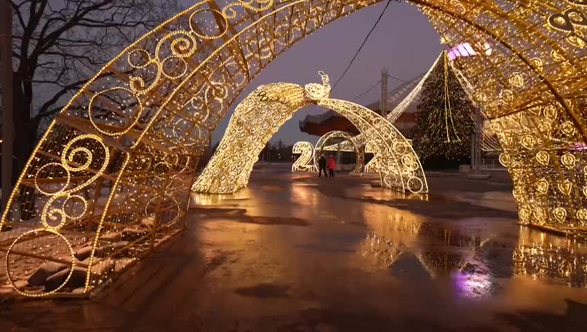 Евпатория готовится к Новому году с новыми световыми украшениями