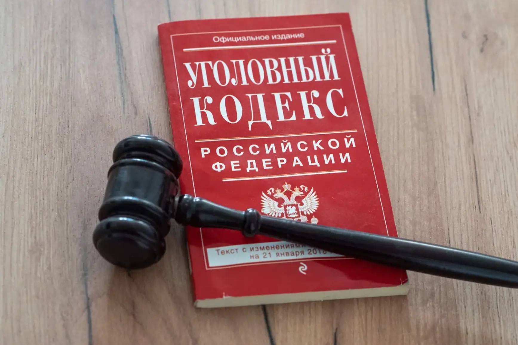 Воспитатель избила трёхлетнюю девочку в Кропоткине 60 летняя сотрудница детсада кричала на малышку била ребёнка по лицу и телу У девочки остались кровоподтёки В полицию с заявлением обратилась мать Об этом сообщили в ГУ МВД России по Краснодарскому краю Возбуждено уголовное дело по ст 156 УК РФ Неисполнение обязанностей по воспитанию несовершеннолетнего Педагогу грозит до трёх лет лишения свободы