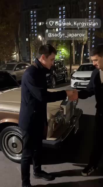 Президент Кыргызстана подарил боксеру Rolls-Royce Silver Shadow