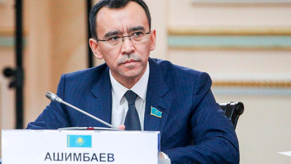 Сенат вернул новый Налоговый кодекс в Мажилис По итогам рассмотрения сенаторы поддержали Кодекс концептуально, но предложили внести ряд поправок. Главное: — Банковские карты - освободить от НДС, чтобы избежать роста цен на транзакции и сбоев в расчетах; — Фермеры - внедрить прогрессивный налог 15% на доходы свыше 230 000 МРП; — Акциз на роскошь - применять не только при импорте, но и при продаже внутри страны – только для физлиц; — Дивиденды на KASE - льгота по ИПН установлена наравне с МФЦА; — Ухудшающие налоговые нормы могут вступить в силу только с 1 января 2026 года. Подробнее