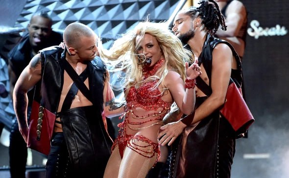 Бритни Спирс продала права на свой музыкальный каталог компании Primary Wave приблизительно за 200 млн долларов сообщает телеканал NBC со ссылкой на источник знакомый с деталями сделки По данным TMZ соглашение было подписано 30 декабря jkinvest news jkinvest